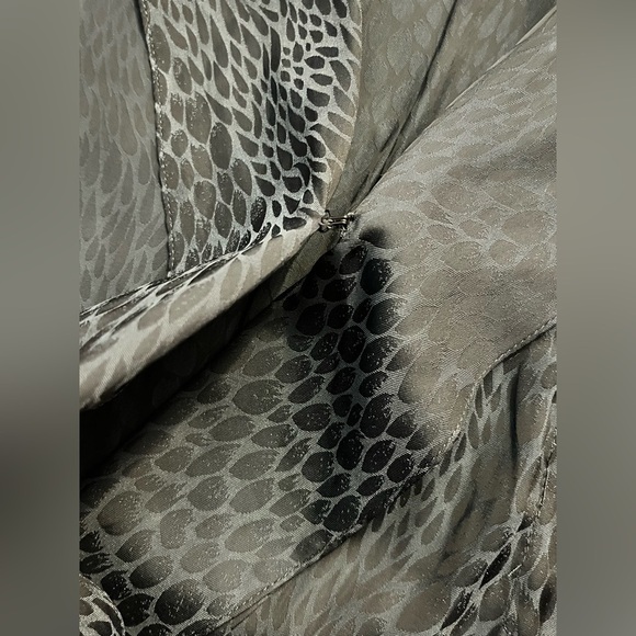 BB Dakota Women's Dark Blue & Black Patterned Wrap Blouse Size Medium - Picture 10 of 15